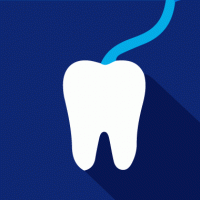 Οδοντικό νήμα πάνω σε δόντι